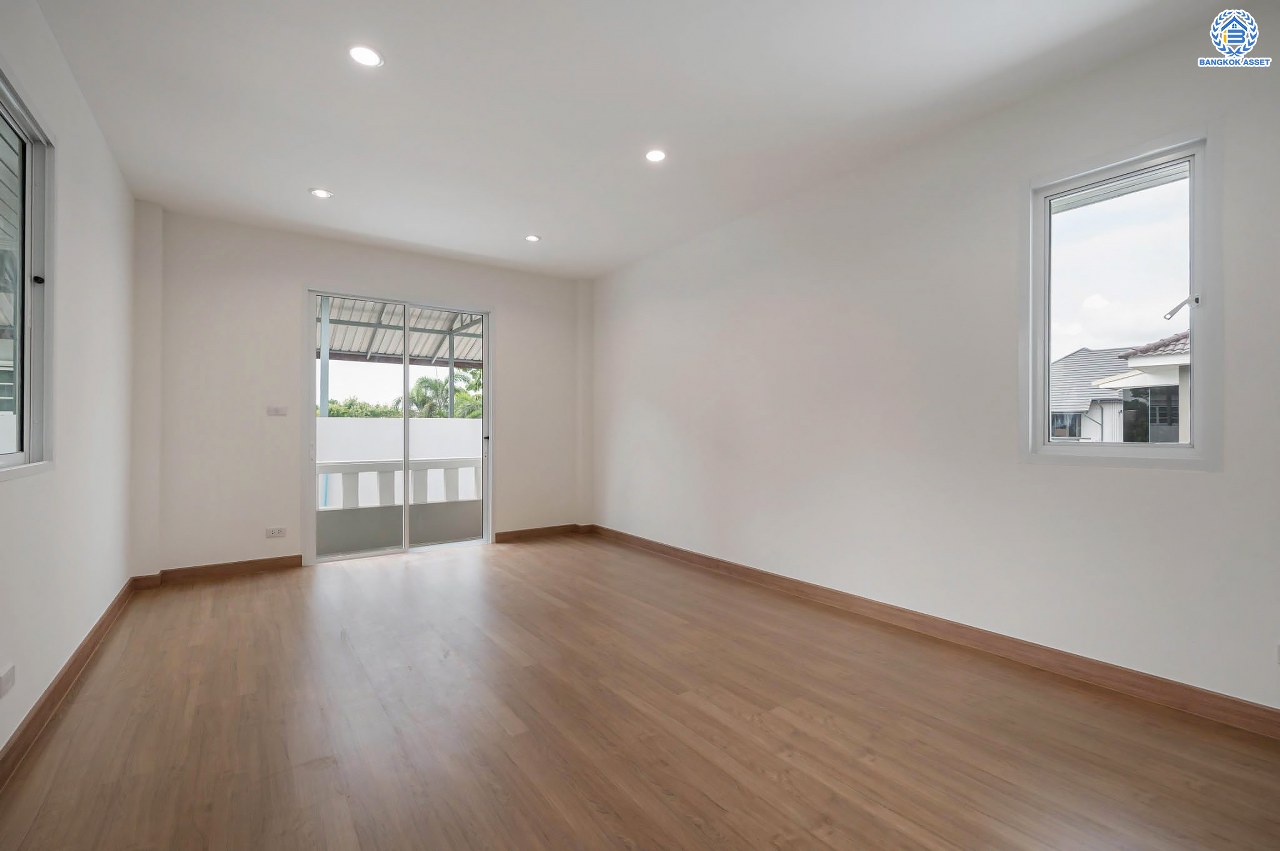 บ้านมือสองตกแต่งใหม่ โครงการ บ้านพิมาน ปิ่นเกล้า-กาญจนาภิเษก เนื้อที่ 103 ตร.ว. ฟังก์ชัน 4 ห้องนอน 3 ห้องน้ำ 1 ห้องอเนกประสงค์ จอดรถได้ 2 คัน บนทำเลเดินทางสะดวก ติดถนนกาญจนาภิเษก เชื่อมต่อหลายเส้นทาง ใกล้ทางด่วน "กาญจนาภิเษก" รถไฟฟ้า "สถานีหลักสอง" และเดอะมอลล์บางแค